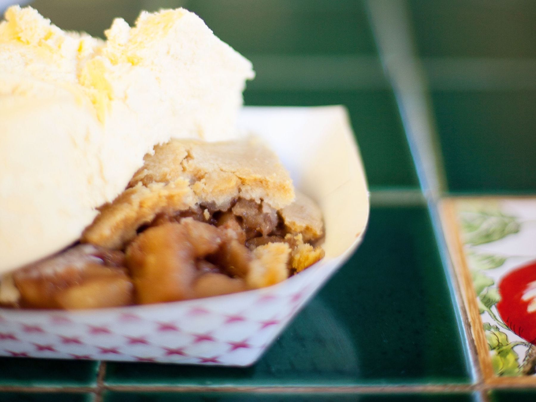 Apple crisp and ice cream in Oak Glen (Photo: Phoebe Chuason)